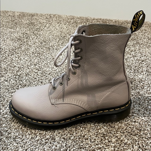 Dr. Martens 1460 Pascal Virginia Lace up vintage taupe Combat Boots - Picture 3 of 9